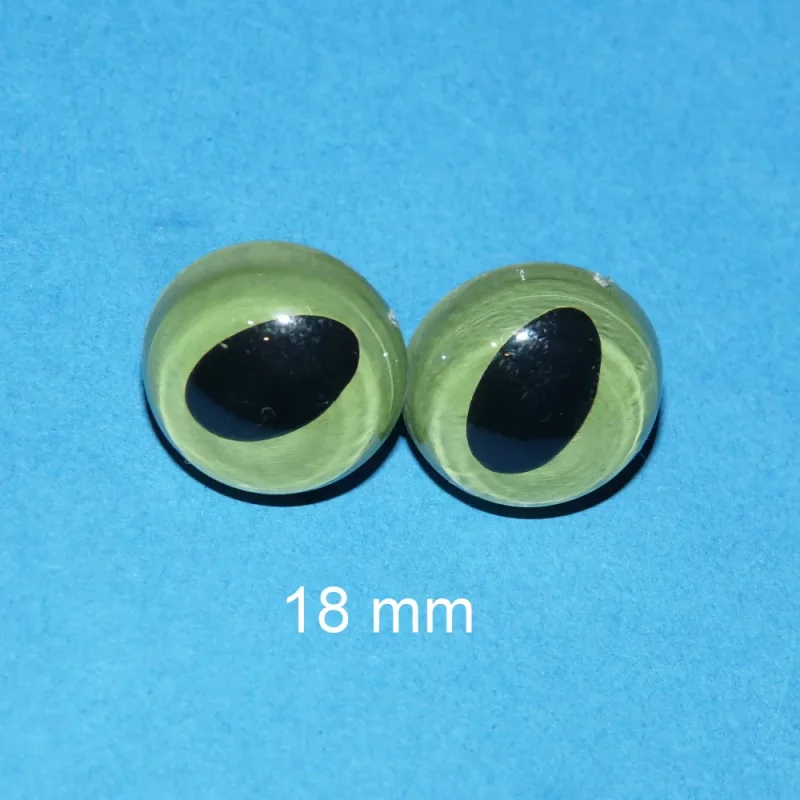 Katzenaugen grün mit ovaler Pupille